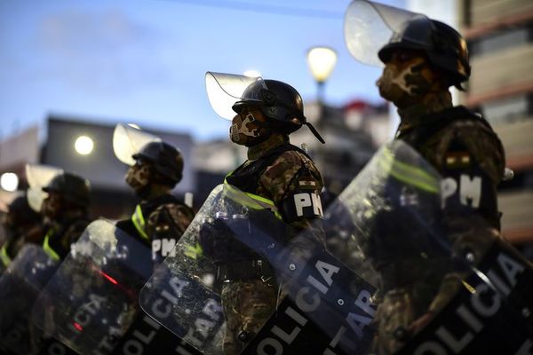 Al menos tres heridos en choques entre policías y cocaleros en Bolivia - Mundo - ABC Color
