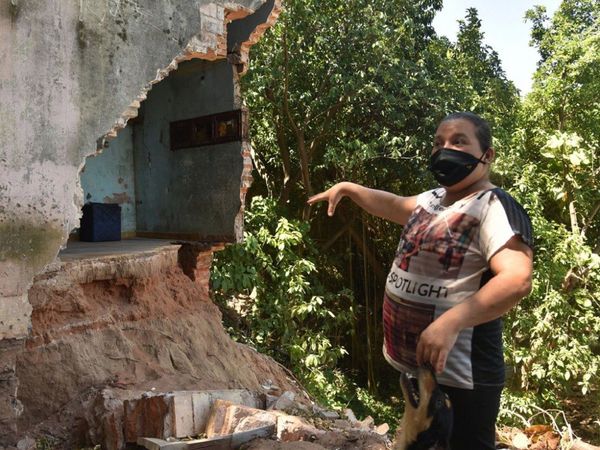 Viven con temor a más derrumbes y obras aún no llegan cerca del cauce