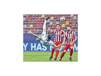 Bayern arrolla y el Chelsea castiga con chilena al Aleti