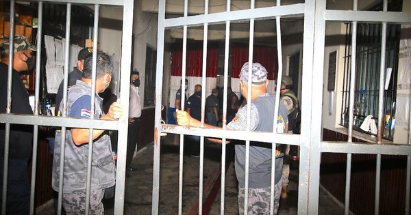 La Nación / Cambian a director del penal de Tacumbú