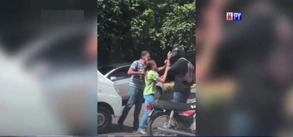 Conductores a los golpes en plena avenida | Noticias Paraguay