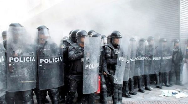 Diez muertos deja ola de amotinamientos en varias cárceles de Ecuador