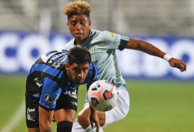 Liverpool saca ventaja ante Católica y Libertad aguarda expectante