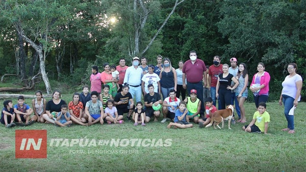 ENTREGA DE PELOTAS EN CANCHAS DE BARRIOS DE SAN JUAN DEL PARANÁ