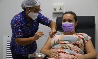 Diario HOY | Médicos presentaron reacciones alérgicas leves tras recibir la vacuna antiCOVID