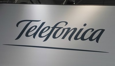 Telefónica negocia con inversor internacional para extender red de fibra óptica en Brasil - MarketData