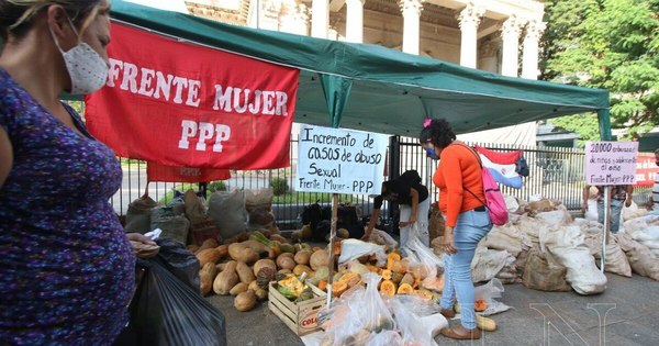 La Nación / Agricultoras donan 10 mil kilos de alimentos a familias pobres de Asunción