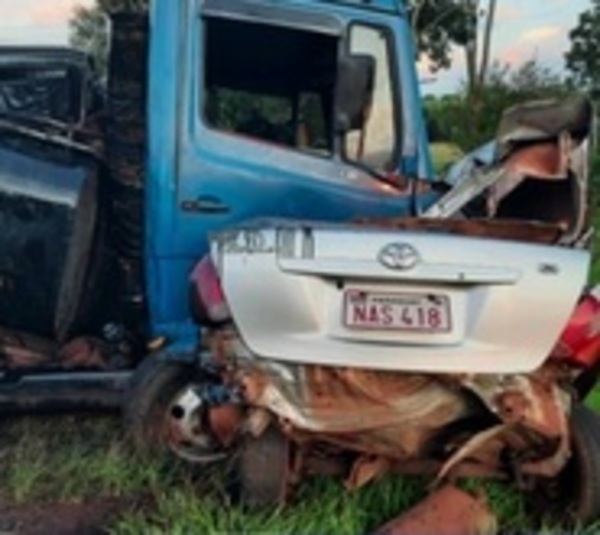 Un fallecido en aparatoso accidente en Itapúa - Paraguay.com
