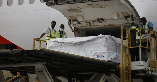 La Nación / Covax: Ghana recibió la primera entrega mundial de vacunas