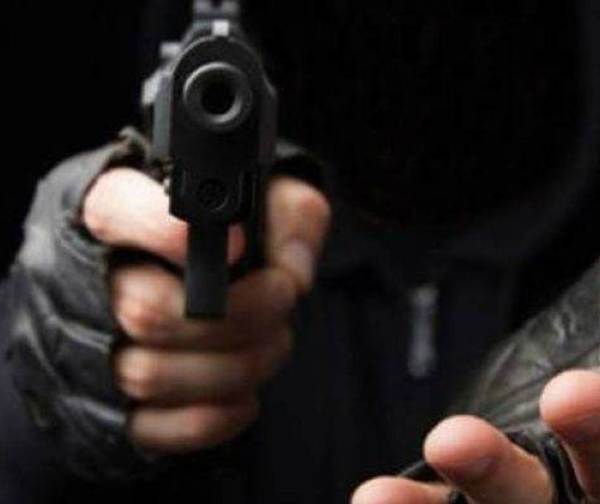 Toman de rehén a una familia en Capitán Meza