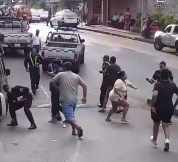 Agreden a agentes de tránsito que colocaron cepo a un vehículo - ABC en el Este - ABC Color