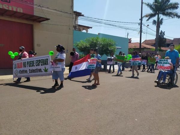 Preparan manifestación de pacientes de la Consejería Cannabica contra ataques del intendente Acevedo