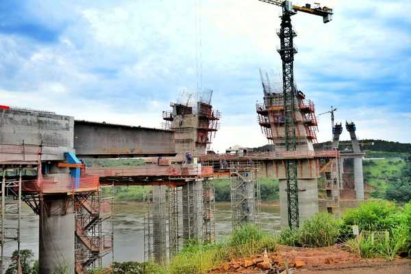 Culmina empuje del primer tablero del segundo puente