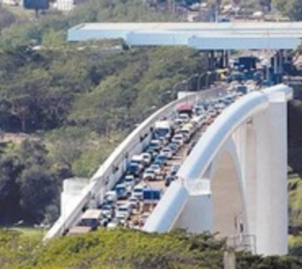Toque de queda en Foz de Yguazú y pide barrera en Puente de la Amistad - Paraguay.com