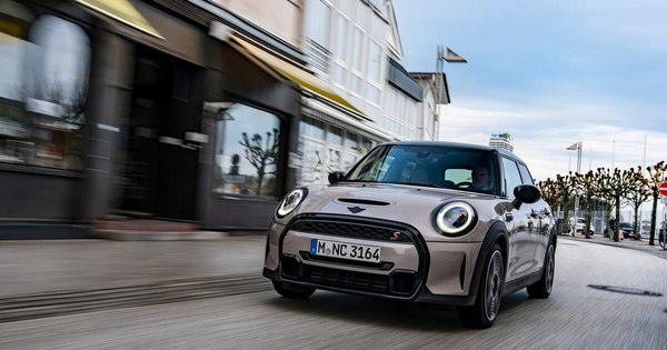 La Nación / Un lenguaje de diseño definido se une al uso creativo del espacio: el nuevo MINI 5 Puertas