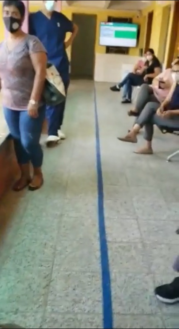 Médica reclamó a personal de salud que fue a vacunarse en el Hospital de Trinidad