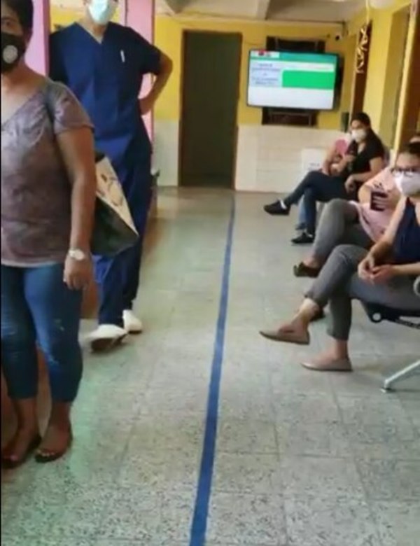 Funcionarios del Hospital de Trinidad repudian actitud de funcionaria ante personal de salud que fue a vacunarse | Ñanduti