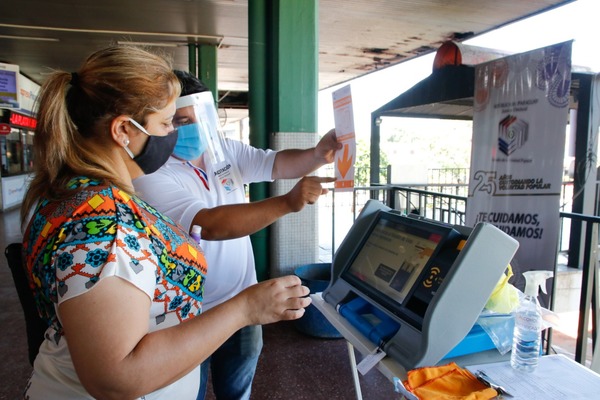 Habilitan máquinas de votación para la práctica de pasajeros | El Independiente