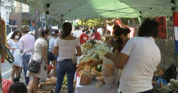 Campesinas donaron sus producciones por el Día de la Mujer Paraguaya