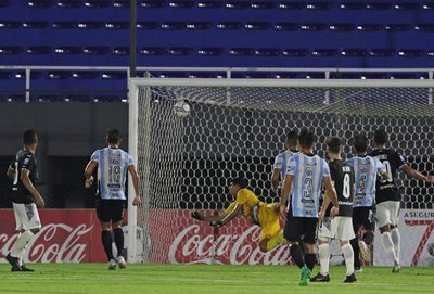 Una obra de arte: ¡El golazo de tiro libre de Jorge Mendoza!