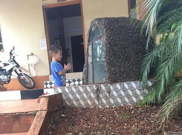 Crónica / Emoción por un mitã’i rezando frente a komi