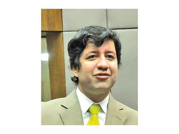 Mitic anuncia a nuevos viceministros
