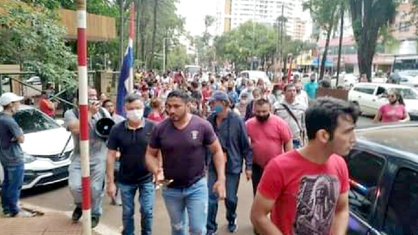 Prieto no cumplió su promesa, y manifestantes tomaron acceso a Municipalidad de CDE