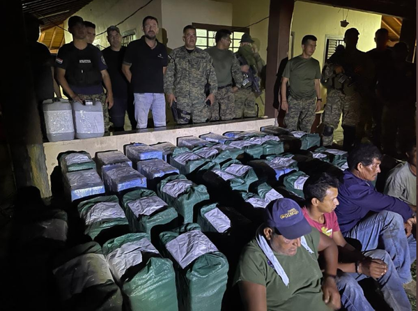 Incautan 1.344 kilos de cocaína en estancia que sería de Pavão  en frontera con Bolivia