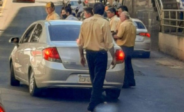 Falta de quórum en la Junta afirma veto a favor de MUV y Uber
