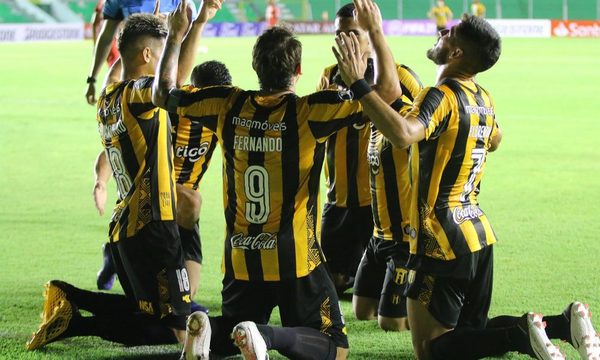 Guaraní debuta goleando como visitante al Royal Pari