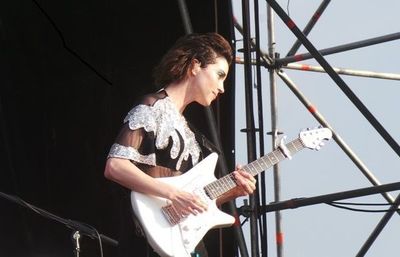 St. Vincent anuncia que lanzará su disco “Who’s Your Daddy?” en mayo - Música - ABC Color