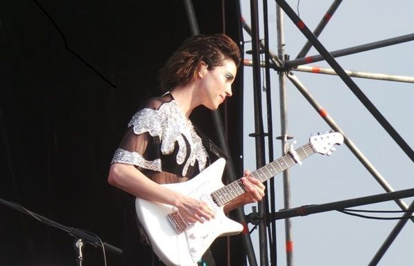 St. Vincent anuncia que lanzará su disco “Who’s Your Daddy?” en mayo - Música - ABC Color