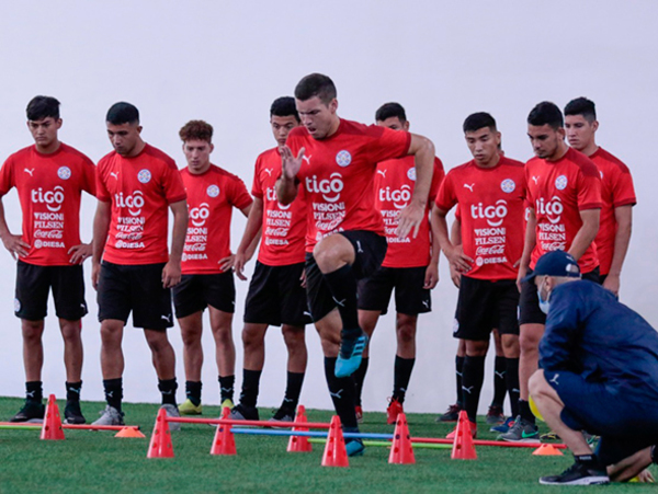 Integrantes de la selección sub-20 entrenan con Eduardo Berizzo