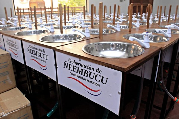 Entregan 350 lavamanos y 20 mil mascarillas para instituciones educativas de Ñeembucú | .::Agencia IP::.