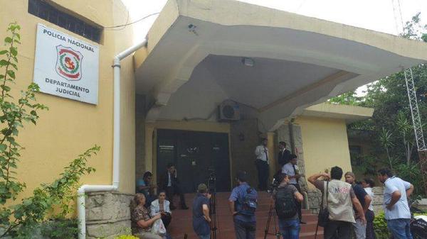 Una mujer escapó por el techo de una dependencia policial – Prensa 5