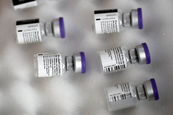 Pfizer comenzó a probar una tercera dosis de su vacuna contra las nuevas variantes del Covid-19 | .::Agencia IP::.