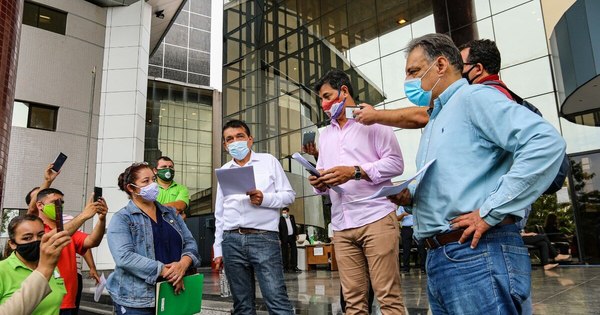 La Nación / Gremios docentes presentan anteproyecto de ley sobre emergencia educativa