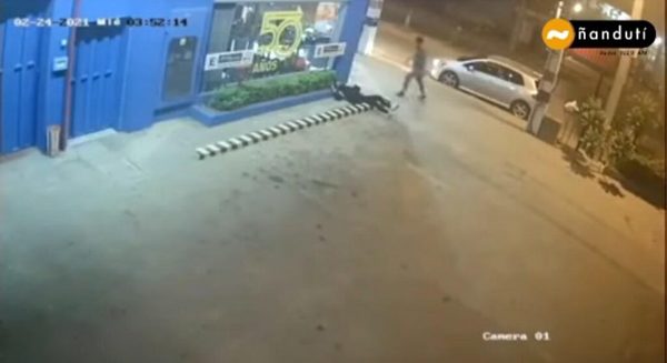 Defensa del acusado por golpiza a mujer pretende justificar a su cliente con que tiene problemas psiquiátricos, dice jueza | Ñanduti