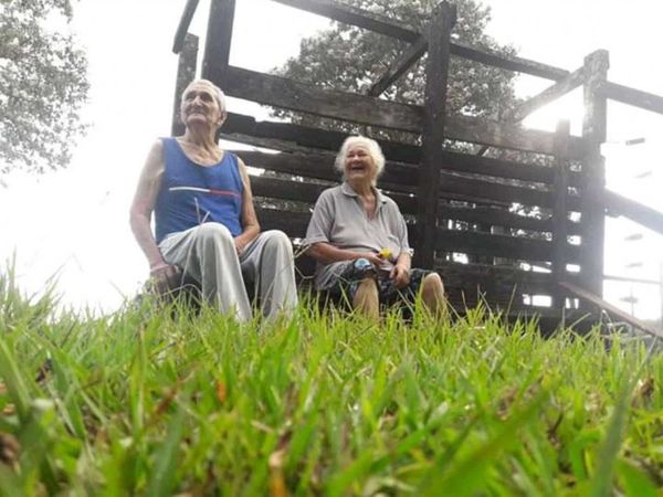 Cumplen 69 años cultivando juntos la tierra y el amor