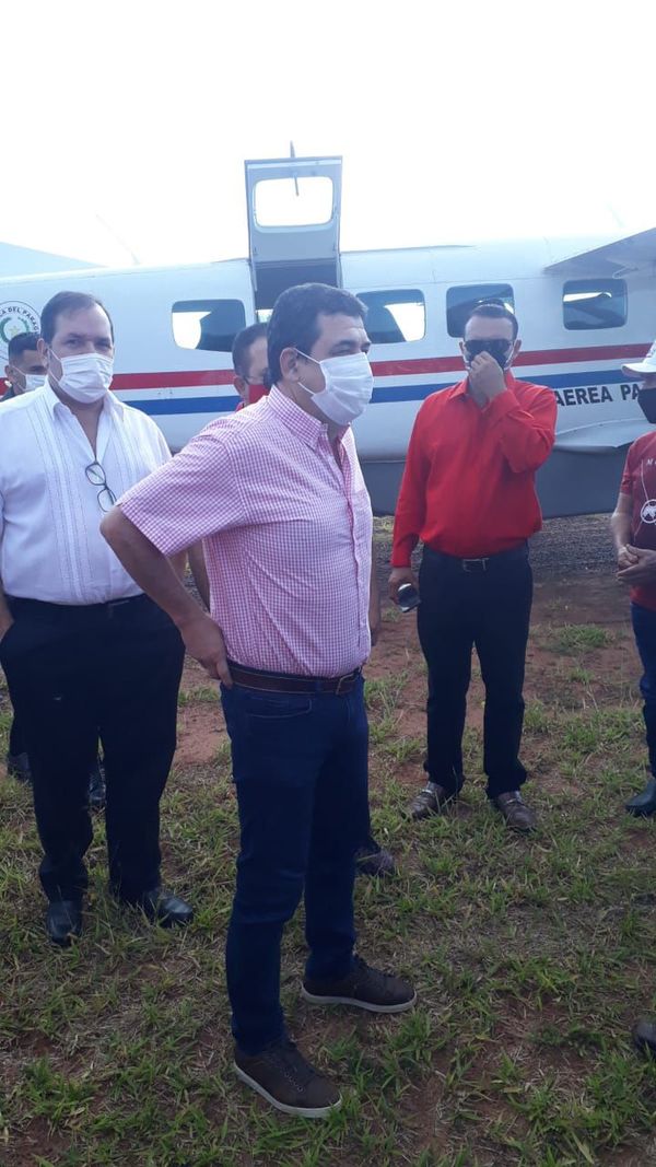 Vicepresidente Velázquez hace proselitismo con avión de la Fuerza Aérea - Nacionales - ABC Color