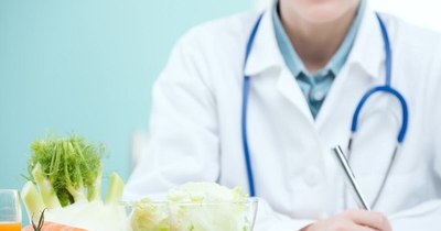 La Nación / Puso su nombre en Google y descubrió que es nutricionista desde el 2010 según Salud Pública