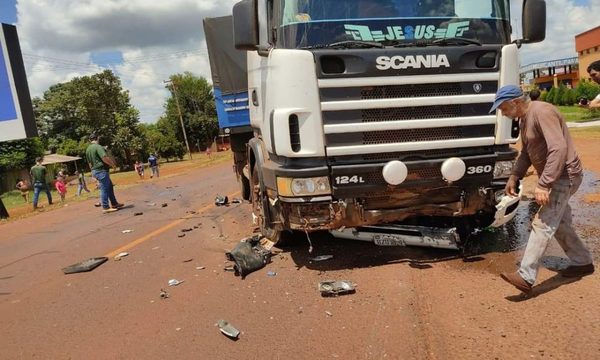 Motociclista muere tras choque frontal contra camión