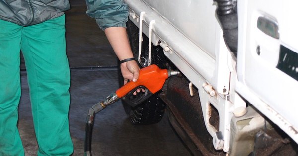La Nación / “Pedimos a las empresas que no eleven de sobremanera el costo de los combustibles”