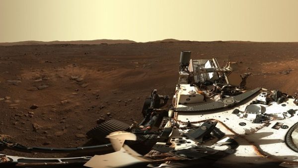 El róver Perseverance capta una panorámica de Marte en alta resolución y el impacto en su etapa de descenso | Ñanduti