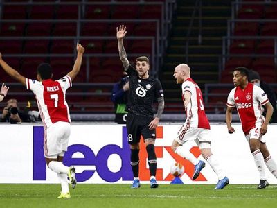 El Ajax sufre para eliminar al Lille