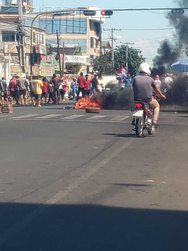 Secretario de Industria y Comercio de la GOBERNACION protege a CONTRABANDISTAS