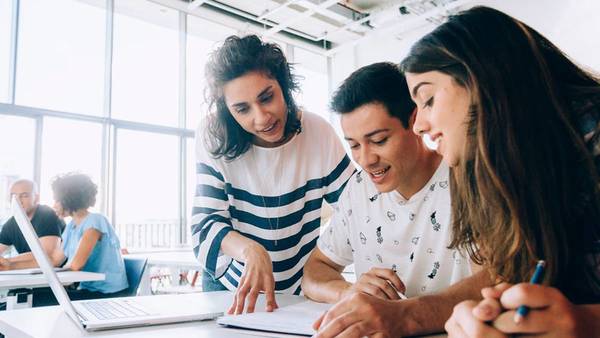 Jóvenes podrán postulares hasta el 30 de enero para oportunidades de empleo de la CAF