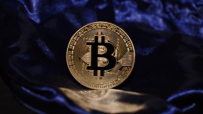 El bitcóin cae más del 16% tras alcanzar récord durante el fin de semana