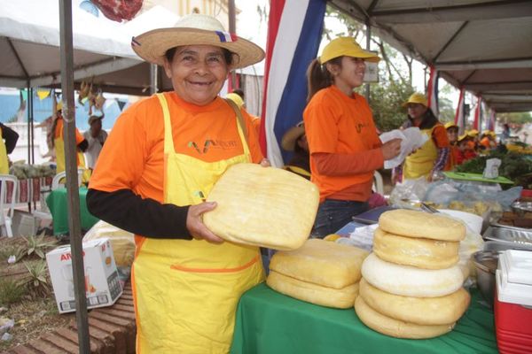 Casi un año después, vuelve feria “ De la colonia a tu mesa” del Indert - Nacionales - ABC Color