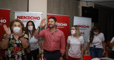 La Nación / Comando de Mujeres Capital de la ANR y Óscar Rodríguez homenajearon a la mujer paraguaya